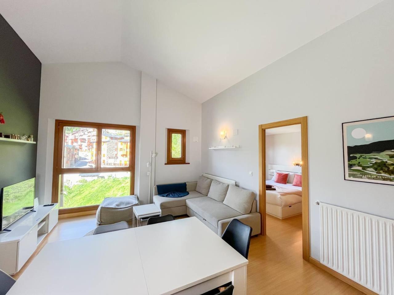 Atico De 3 Con Vistas Al Valle De Incles Y Balcon - 6pax - Parking Incluido L By Bonesvacances Apartment Soldeu