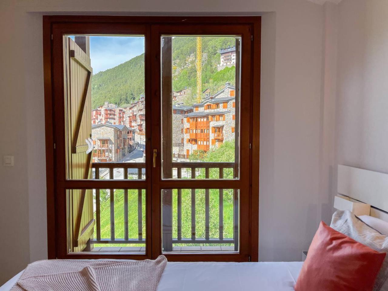 Atico De 3 Con Vistas Al Valle De Incles Y Balcon - 6pax - Parking Incluido L By Bonesvacances Apartment *